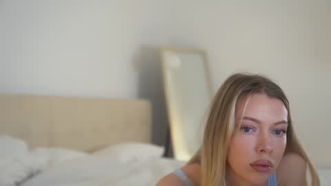 Snapshot of sexxylorry chatting on March 27, 2026, 5:45 pm Lorry small boobs and Maya big boobs friends with benefits online show from March 27, 2026, 5:45 pm