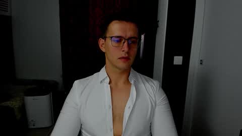 Sexxymuscles4U online show from November 15, 2025, 9:39 am