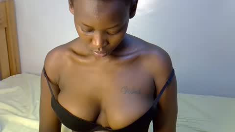 Snapshot of sexxyvee224 chatting on October 18, 2025, 7:25 pm sexxyvee224 online show from October 18, 2025, 7:25 pm