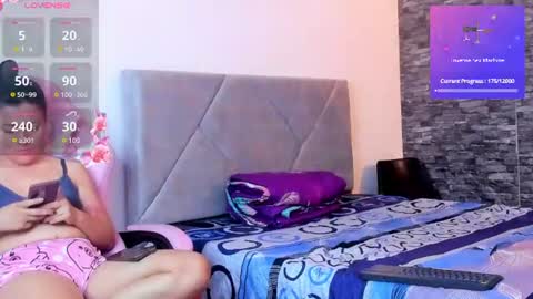 Snapshot of sexxyy_couple_ chatting on June 24, 2026, 9:25 pm Sexxy-Couple online show from June 24, 2026, 9:25 pm