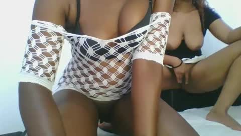 Snapshot of sexy__lips chatting on December 22, 2024, 9:00 am Tina online show from December 22, 2024, 9:00 am