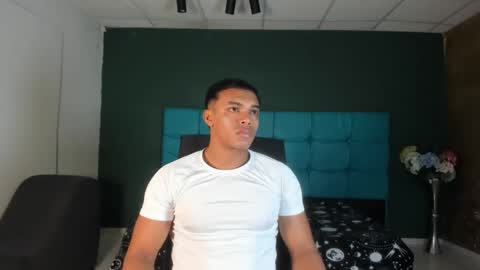 sexy_bigcock01 online show from February 6, 2025, 2:00 am