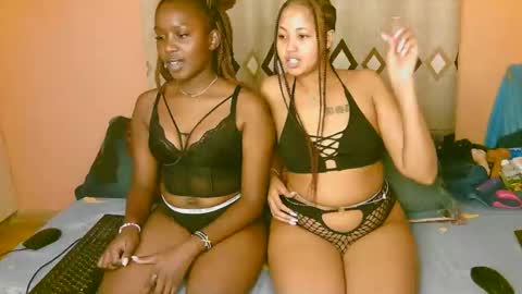 sexy_bluegirl online show from September 17, 2025, 7:37 pm