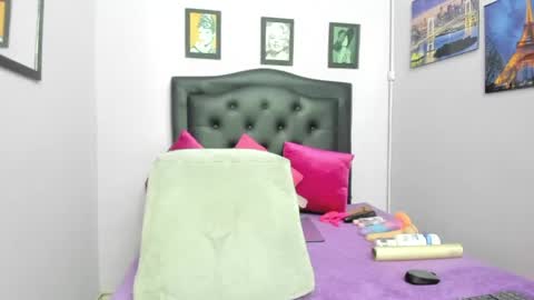 sexy_candy18x online show from June 4, 2026, 12:05 am