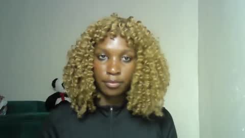sexy_chocoy01 online show from October 24, 2025, 5:09 pm