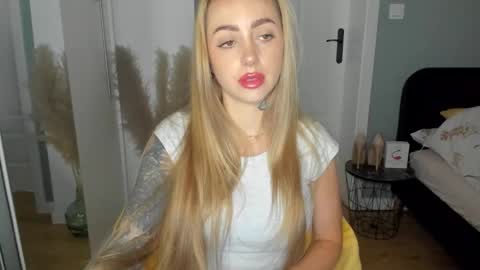 Snapshot of sexy_coralie chatting on June 9, 2026, 6:36 am C o r a l i e online show from June 9, 2026, 6:36 am