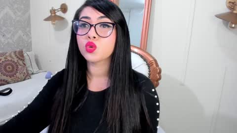  C R I S T A L  online show from January 22, 2025, 4:34 am