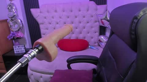  C R I S T A L  online show from May 16, 2026, 8:07 pm