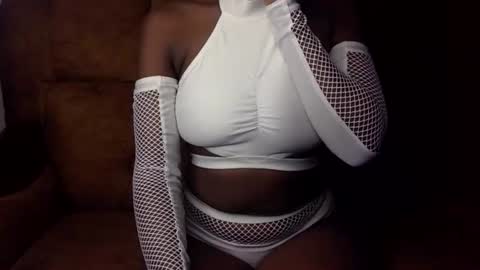 Snapshot of sexy_ellahh chatting on July 11, 2026, 12:57 am Ellahh online show from July 11, 2026, 12:57 am