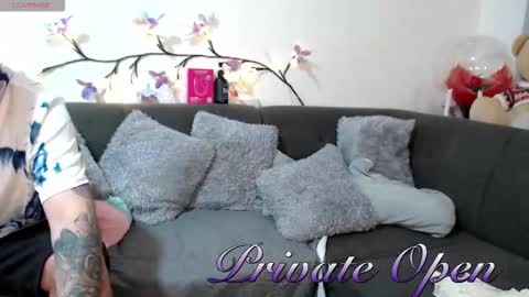 Sexy Ginuin Couple online show from March 7, 2026, 12:18 am