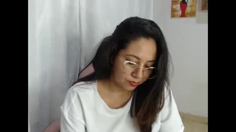 layla violeta gomez online show from October 19, 2025, 5:52 am