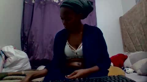Snapshot of sexy_leila3 chatting on February 26, 2026, 10:31 pm kayla online show from February 26, 2026, 10:31 pm