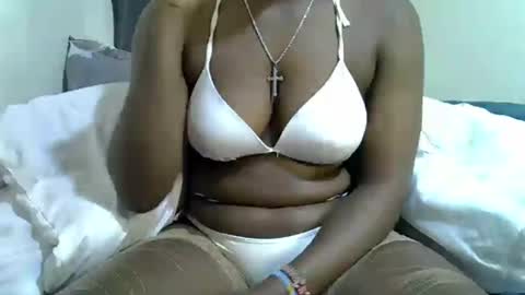 Snapshot of sexy_linda022 chatting on July 3, 2026, 1:28 pm Linda online show from July 3, 2026, 1:28 pm