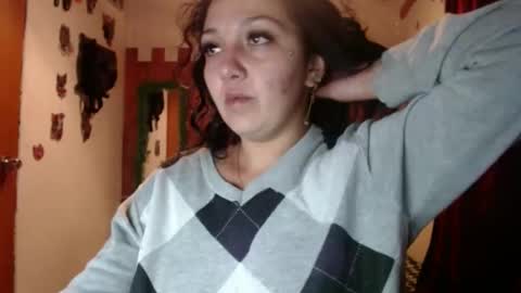 Snapshot of sexy_lolas chatting on December 10, 2024, 2:48 am sexy lolas online show from December 10, 2024, 2:48 am