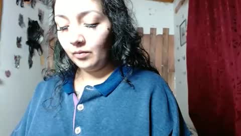 Snapshot of sexy_lolas chatting on January 28, 2025, 6:05 am sexy lolas online show from January 28, 2025, 6:05 am