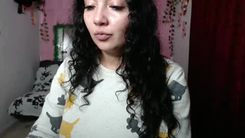 Snapshot of sexy_lolas chatting on February 25, 2025, 5:08 am sexy lolas online show from February 25, 2025, 5:08 am