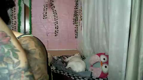 Snapshot of sexy_lolas chatting on October 8, 2025, 1:36 am sexy lolas online show from October 8, 2025, 1:36 am