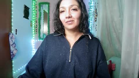 Snapshot of sexy_lolas chatting on October 23, 2025, 7:29 am sexy lolas online show from October 23, 2025, 7:29 am