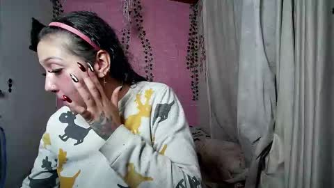 Snapshot of sexy_lolas chatting on November 3, 2025, 1:19 am sexy lolas online show from November 3, 2025, 1:19 am