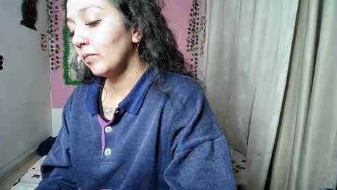 Snapshot of sexy_lolas chatting on November 15, 2025, 6:33 am sexy lolas online show from November 15, 2025, 6:33 am
