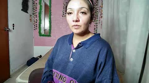 Snapshot of sexy_lolas chatting on November 20, 2025, 12:33 am sexy lolas online show from November 20, 2025, 12:33 am