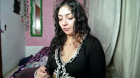 Snapshot of sexy_lolas chatting on November 25, 2025, 3:17 am sexy lolas online show from November 25, 2025, 3:17 am