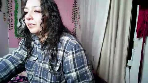 Snapshot of sexy_lolas chatting on November 26, 2025, 1:50 am sexy lolas online show from November 26, 2025, 1:50 am