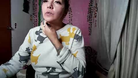 Snapshot of sexy_lolas chatting on November 27, 2025, 3:08 am sexy lolas online show from November 27, 2025, 3:08 am