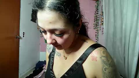 Snapshot of sexy_lolas chatting on December 1, 2025, 1:10 am sexy lolas online show from December 1, 2025, 1:10 am