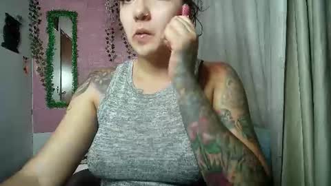 Snapshot of sexy_lolas chatting on July 28, 2026, 12:18 am sexy lolas online show from July 28, 2026, 12:18 am