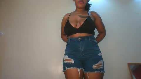 Snapshot of sexy_lyna chatting on May 4, 2026, 1:12 am sexy_lyna online show from May 4, 2026, 1:12 am