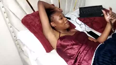 Nyla online show from April 18, 2026, 7:07 pm