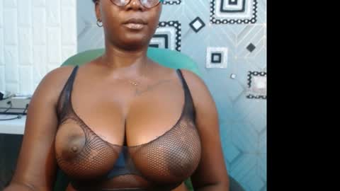 Snapshot of sexy_pearl12 chatting on December 9, 2024, 6:46 pm zoe online show from December 9, 2024, 6:46 pm