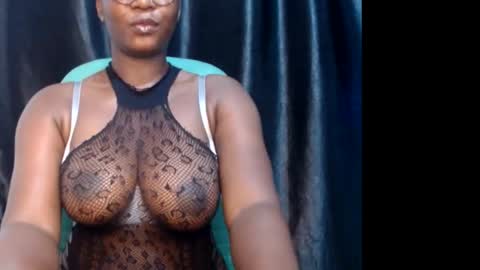 Snapshot of sexy_pearl12 chatting on March 3, 2025, 6:55 pm zoe online show from March 3, 2025, 6:55 pm