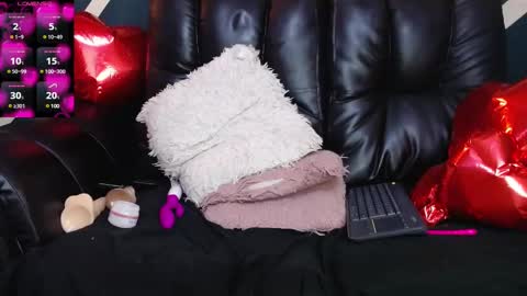 Snapshot of sexy_redgirl chatting on February 14, 2025, 3:00 am karoline online show from February 14, 2025, 3:00 am