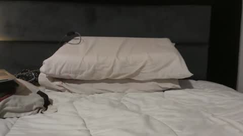 sexy_stepbro online show from December 16, 2024, 11:18 pm