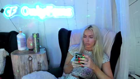 Ashley Teal online show from February 8, 2025, 2:15 am