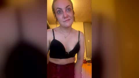 Snapshot of sexybriiiixoxox chatting on May 3, 2026, 3:56 am sexybriiiixoxox online show from May 3, 2026, 3:56 am