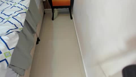 SARAH  online show from November 24, 2025, 9:25 pm