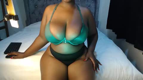 Snapshot of sexychocco_ chatting on October 29, 2025, 6:37 am sexychocco online show from October 29, 2025, 6:37 am