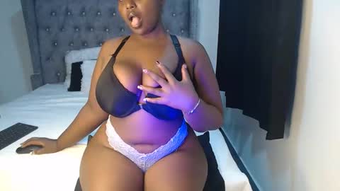 Snapshot of sexychocco_ chatting on November 19, 2025, 6:35 am sexychocco online show from November 19, 2025, 6:35 am