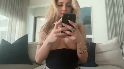 Lexy online show from October 18, 2025, 7:14 pm