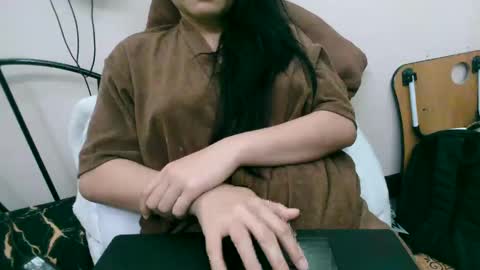 Lily online show from December 7, 2024, 8:44 am