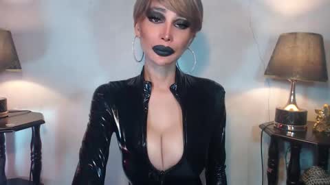 Queen Sofia online show from April 29, 2026, 2:48 am