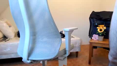 Vincent Vega online show from October 12, 2025, 2:05 pm