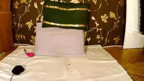 Squirty Maya Gold online show from November 12, 2025, 7:03 pm