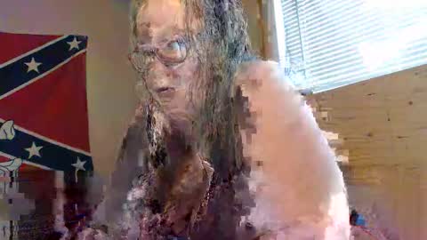 Snapshot of sexymommadaddy chatting on May 5, 2026, 4:37 pm sexymommadaddy online show from May 5, 2026, 4:37 pm