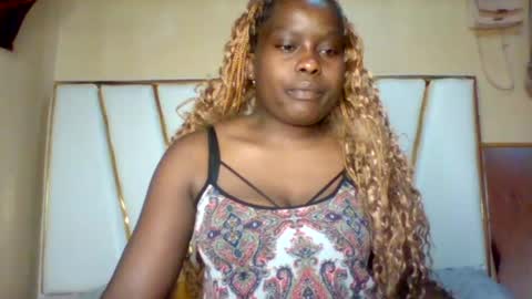 Snapshot of sexypussy983 chatting on June 18, 2026, 5:19 am Micky online show from June 18, 2026, 5:19 am
