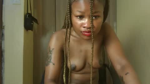 queenivy online show from November 30, 2025, 2:15 am