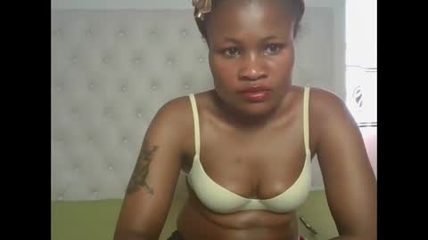 queenivy online show from December 15, 2025, 12:20 pm